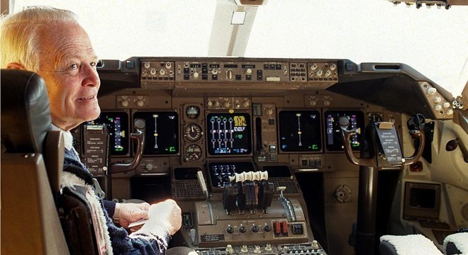 Australiano David Warren adaptou aparelho gravador alemão