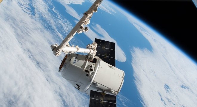 Cápsula Dragon da SpaceX já fez transporte de carga para o espaço