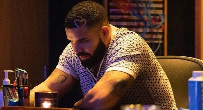 Rapper Drake foi um dos nomes que apoiaram The Weeknd na internet