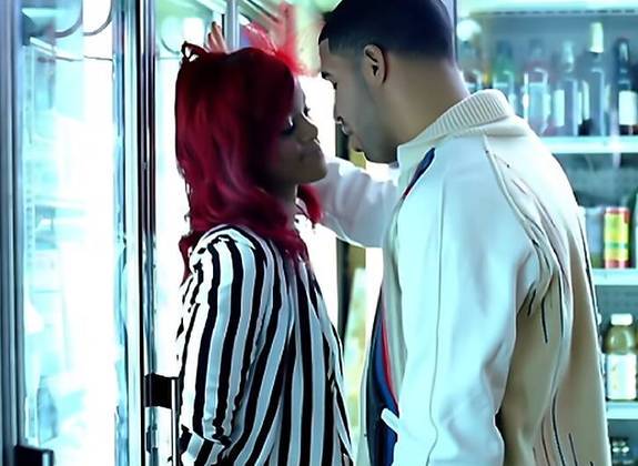 Drake e Rihanna colaboraram algumas vezes na música. A primeira vez foi no hit “What’s My Name”, lançado pela cantora em 2010 no álbum “Loud”.