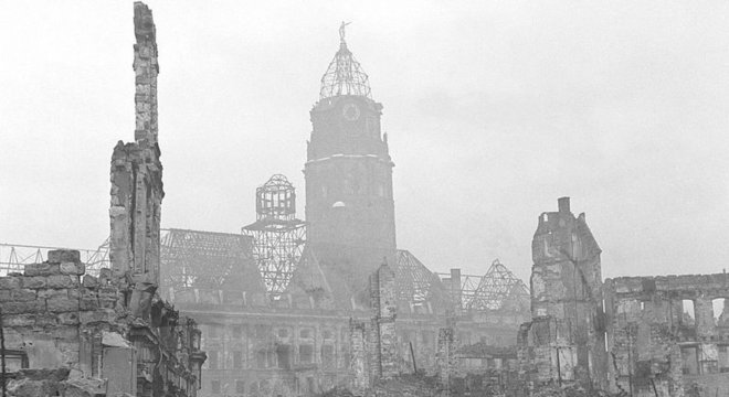 Importantes prédios da cidade foram destruídos