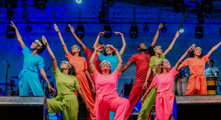 Shows de dança marcaram o “Luau FJU - Jovem Nota 10”