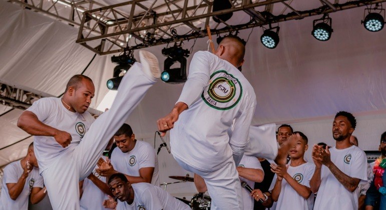 Evento no Farol da Barra em Salvador contou com apresentações de capoeira