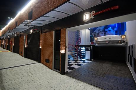 Motel em que dois jovens morreram em 14 de abril