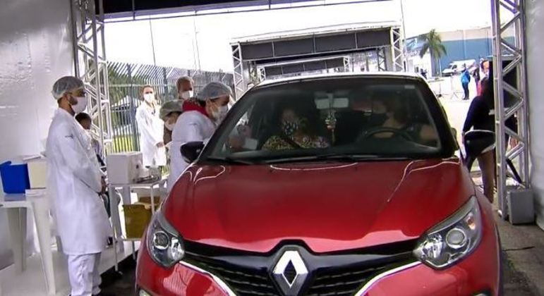 Megaposto Extra Aeroporto e drive-thru Novartis encerram vacinação contra a Covid-19