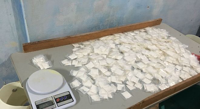 Cinco adultos e uma adolescente são presos com 700 kg de cocaína - Notícias  - R7 São Paulo