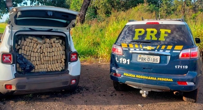 Droga transportada em carro e apreendida na Operação Tamoio
