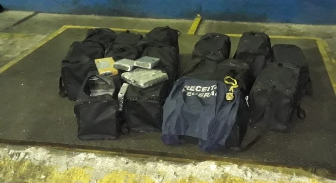 329 quilos de cocaína escondida em um contêiner no Porto de Santos