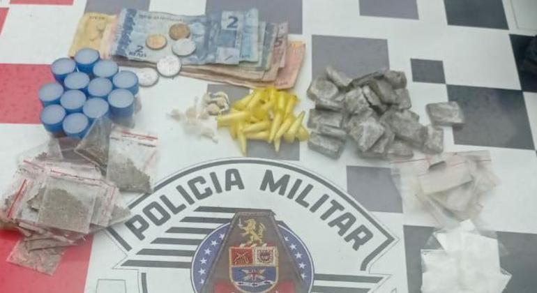 Suspeita foi presa em flagrante com 115 porções de drogas diferentes