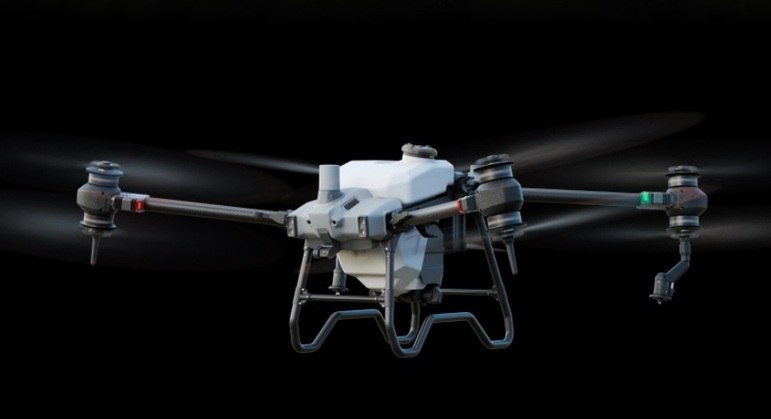 Drone DJI AGRAS T40, usado nas operações agrícolas de toda a lavoura, da xmobots. Reprodução / Site xmobots 