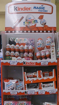 Duas semanas antes da Páscoa, a Ferrero recolheu lotes de Kinder Ovo no Reino Unido. Crianças haviam sido infectadas pela salmonella. 