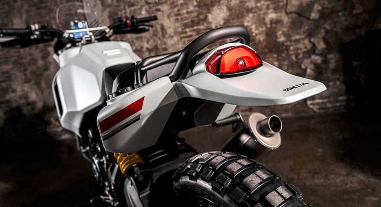 Motocicleta deve ter para-brisa elevado