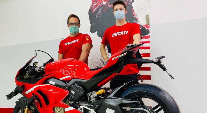 Ducati especial e com 234 cv chega ao Brasil pelo preço de dois