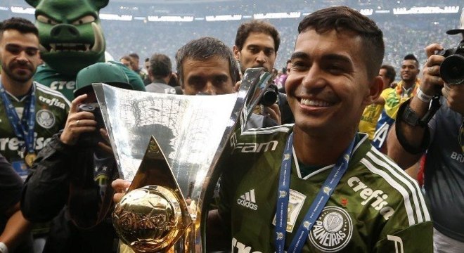 Dudu foi campeão Brasileiro, por duas vezes, e também da Copa do Brasil. Dudu foi campeão Brasileiro, por duas vezes, e também da Copa do Brasil.