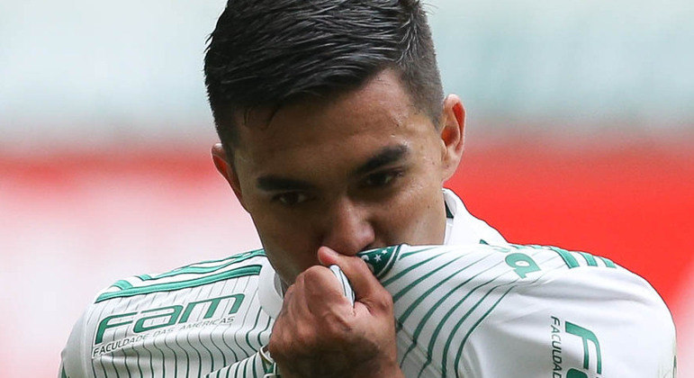Dudu marcou o primeiro gol do Palmeiras. Jogo ficou difícil depois de pênalti inexistente