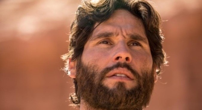 O ator Dudu Azevedo interpreta Jesus na produção da Record TV 