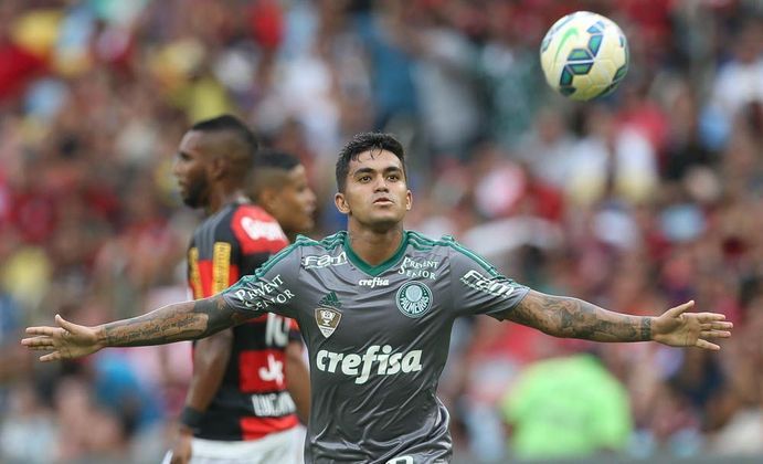 Dudu comemora gol do Palmeiras diante do Flamengo, na última vitória do Verdão, em 2015, no Maracanã