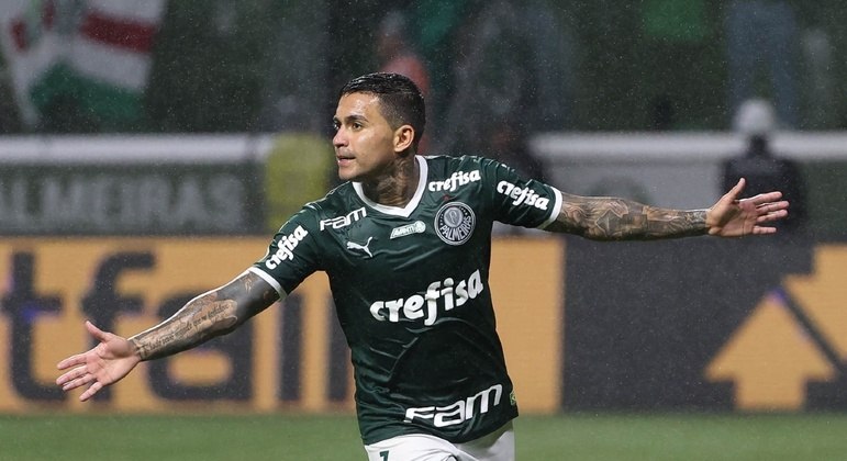 Dudu comemora gol pelo Palmeiras