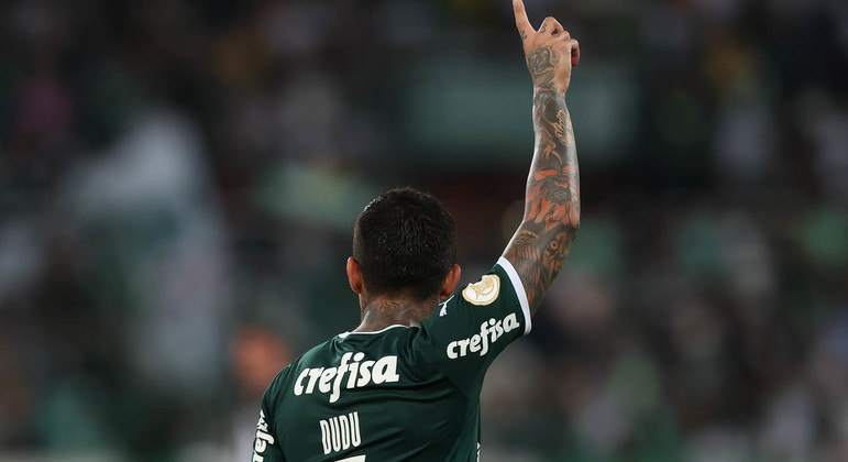 Dudu comemora gol do Palmeiras sobre o Botafogo e venceu os brasileiros de 2016 e 2018