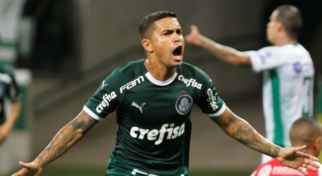 Dudu comemora gol em seu jogo 300 com a camisa do Palmeiras