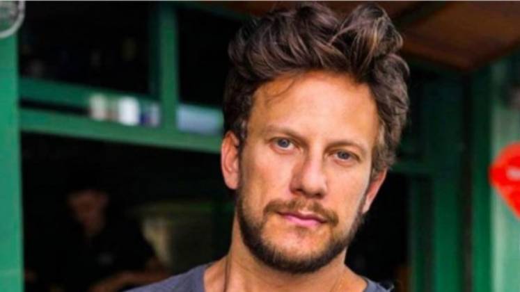 Dudu Pelizzari está de volta à Record TV! Após o sucesso na macrossérie Jezabel, o ator, que deu vida ao articulador e manipulador Kaleb, tem um novo desafio na superprodução Reis. Muito longe de ser um mocinho em Jezabel, o personagem de Pelizzari chegou a causar o apedrejamento de Abner (Daniel Blanco) após dar um falso testemunho