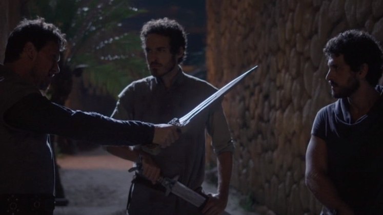 Morte de Abner em A Conquista, por Mario Bregieira Tomado pelo desejo de vingança após a morte do irmão, Joabe (Mario Bregieira) encontra Abner (Dudu Pelizzari) e o esfaqueia enquanto Abisai (Rafael Dib) observa. Ao saber do ocorrido, Davi (Cirillo Luna) se enfureceu com o comandante do exército de Israel: 'Foi muito marcante porque biblicamente é uma passagem muito importante'. 