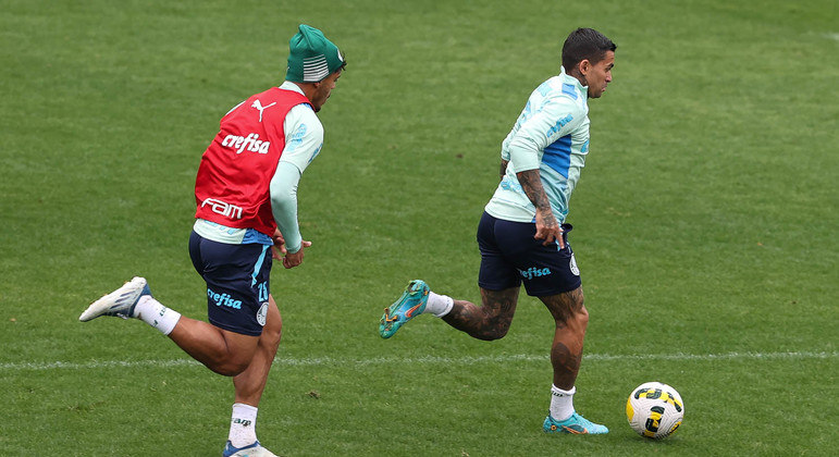 Dudu e Gabriel Menino participam de treino do Palmeiras visando o Atlético-MG no Brasileirão