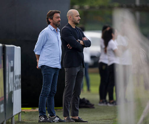 Corinthians: em crise, o Timão está na 16ª posição do Brasileiro, a um ponto do Z4. Com a janela de transferências prestes a ser aberta — 3 de julho — a diretoria pode (e deve) usar este período sem partidas para mirar contratações e reforçar a equipe. Gustavo Cuellar, ex-Flamengo, e hoje na Arábia Saudita, Michael, também no futebol saudita, e Matheus Henrique, do Sassuolo, da Itália, estão na pauta corintiana