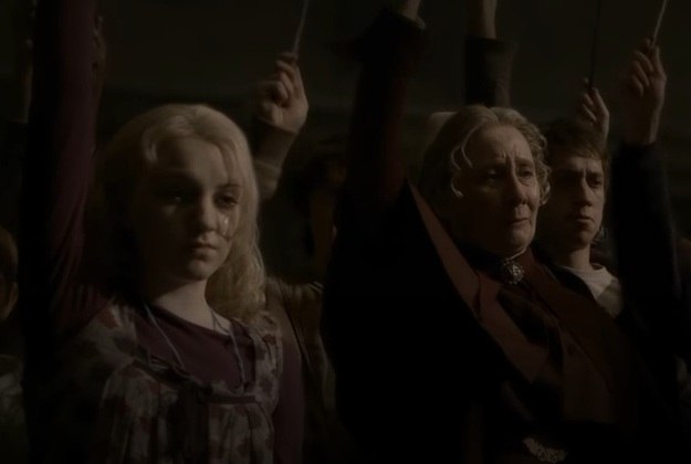 Dumbledore era um mentor e protetor de Harry e sua presença passava segurança aos fãs, de que tudo iria ficar bem. Ver o sábio e poderoso bruxo morrer abalou a todos e a cena do funeral é uma das mais marcantes de toda a série de filmes. 