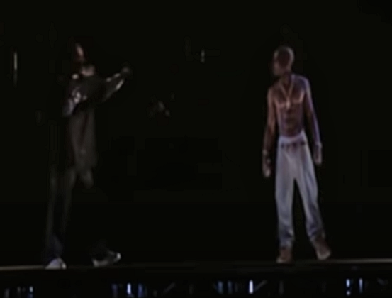 Durante a apresentação do Snoop Dogg, no festival Coachella, em 2012, Tupac foi recriado digitalmente com o uso de computação gráfica e um vidro transparente.