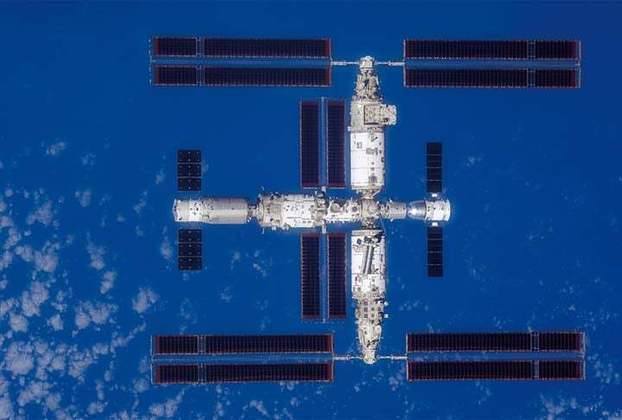 Durante o caminho de volta para a Terra, os integrantes da Shenzhou-16 usaram uma câmera de alta resolução para fazer registros do complexo orbital.