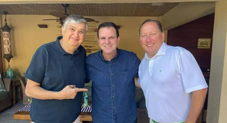 Durcesio Mello, prefeito do Rio de Janeiro, Eduardo Paes, governador do Rio, e John Textor, dono da SAF do Botafogo