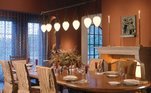 A sala de jantar principal da mansão dos Johnsons, ambiente perfeito para os momentos de refeição em família
