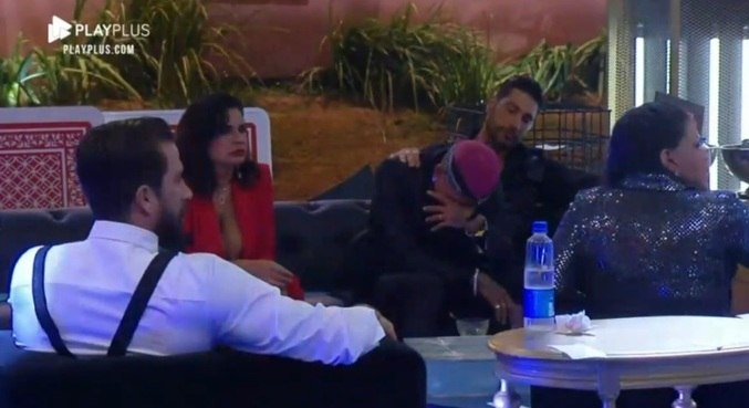 Dynho chorou ao ouvir hit de MC Kevin durante a festa de sexta-feira (8)
