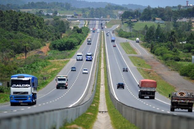 E a estrada mais violenta do Brasil, segundo o estudo da CNT, foi a BR-101, no trecho de SC, entre os km 200 e 210, com 529 acidentes e 16 mortes no período. 
