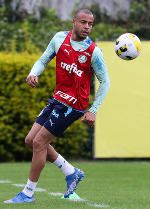 Mayke em treino pelo Palmeiras