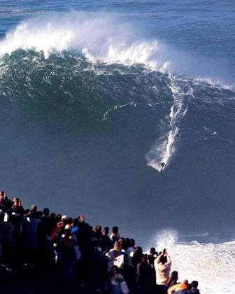 É considerado um dos melhores freesurfers do Brasil e respeitado como surfista capaz de pegar ondas grandes.