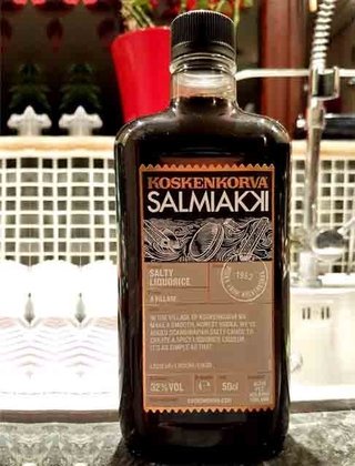 E é água mesmo! Bebidas alcoólicas não devem entrar em ambientes quentes, É o caso, por exemplo, do popular Salmiakki, licor tradicional da Finlândia que mistura vodka com alcaçuz.