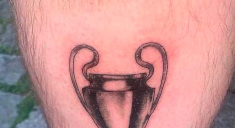 E esse torcedor do Manchester City que se precipitou um pouco e tatuou que o seu time de coração seria o campeão da Champions 2020/21 antes mesmo da final contra o Chelsea?