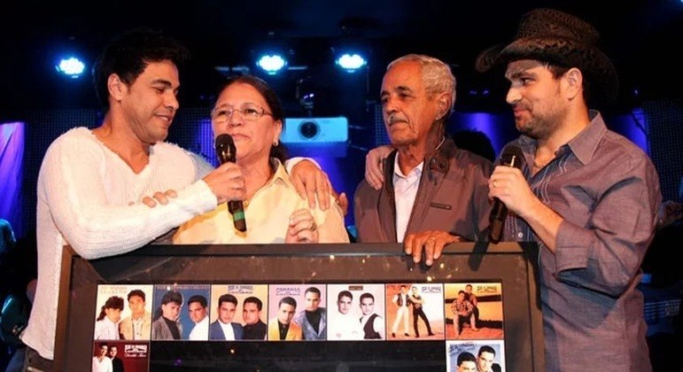 Parceria musical com o irmão começou quando o pai se casou com a mãe, Dona Helena