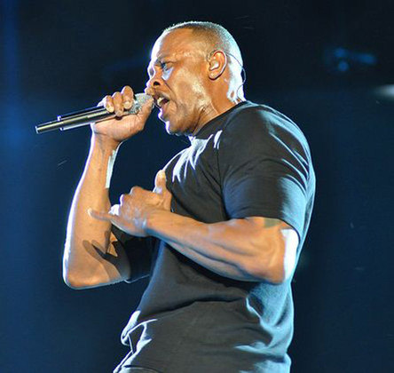 E o terceiro excluído da lista que também causou surpresa é Dr. Dre, o próprio que impulsionou a carreira de Eminem. Ele vai completar 40 anos de carreira em 2023 e foi considerado o 56º artista da história (em todos os gêneros) pela revista Rolling Stone. 
