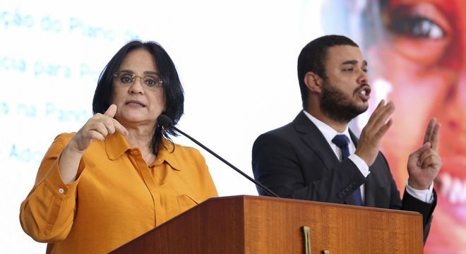 A ministra da Mulher, da Família e dos Direitos Humanos, Damares Alves 