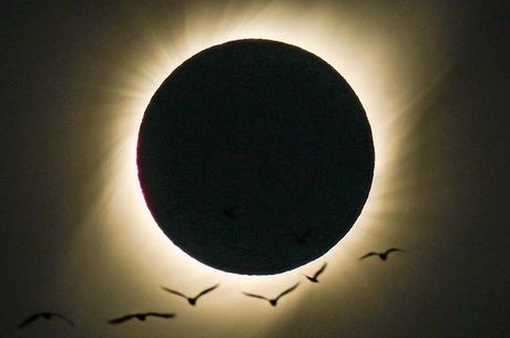 Foto tirado por brasileiro do eclipse total do Sol