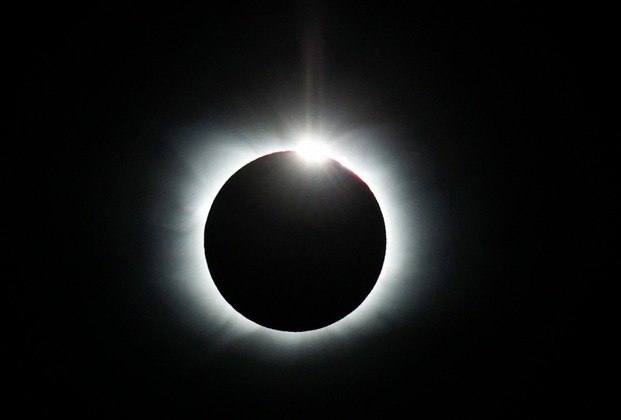 Cientistas chilenos e norte-americanos conseguiram registrar imagens do eclipse solar total do último sábado (4), que foi visível apenas em uma estreita faixa de terra na Antártica, o continente mais gelado do planeta*Estagiária do R7 sob supervisão de Pablo Marques