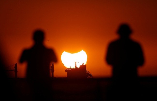 Eclipses totais do Sol ocorrem, em média, a cada 18 meses; porém, por serem vistos de apenas parte da Terra, há a impressão de que são muito raros. Mais três eclipses ainda são aguardados para este ano — um do Sol e outros dois da Lua