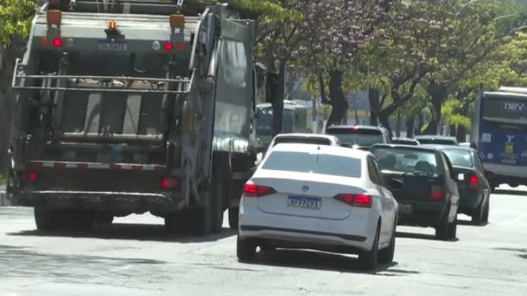 Acelerar o carro só para esquentá-lo, sem qualquer necessidade, é um erro. Evitando essa situação, a pessoa consegue economizar 7% do combustível
