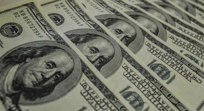 O dólar à vista caiu 1,68%, a R$ 5,4673 na venda