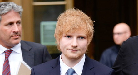 Ed Sheeran segue em Nova York para lidar com questões judiciais
