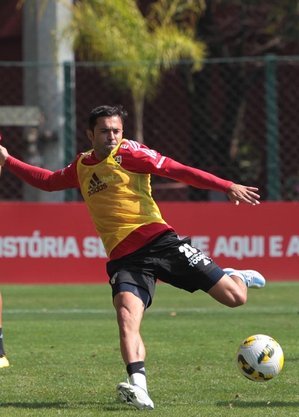 Eder em treino do São Paulo