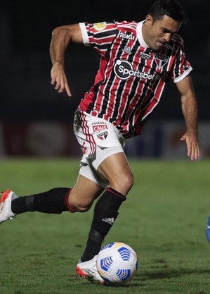 Eder em ação em partida do Campeonato Brasileiro de 2021